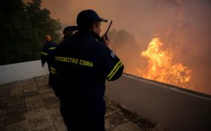 Φωτιά στην Εύβοια: Τραυματίστηκε ένας πυροσβέστης
