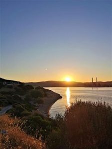 Αξιοζήλευτη η ανατολή από το  Αλιβέρι