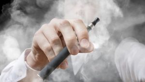 Έσκασε ηλεκτρονικό τσιγάρο στα χέρια Χαλκιδέου