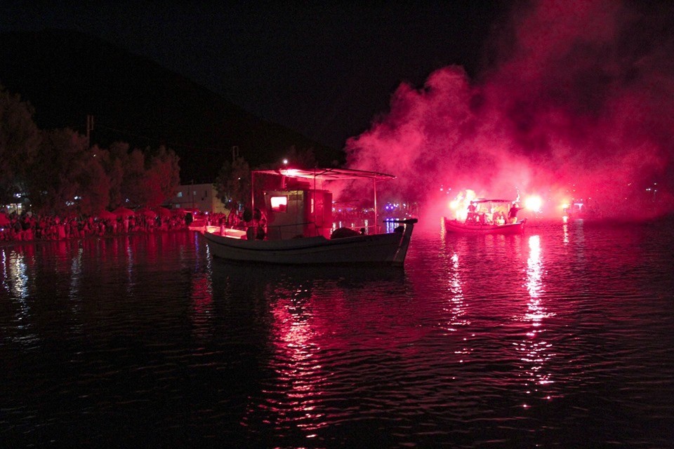 Περιφορά της εικόνας της Κοίμησης της Θεοτόκου στην παραλία Αλμυροποταμου-ΦΩΤΟ