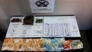 Συνελήφθησαν (4) ημεδαποί στην Αμάρυνθο Ευβοίας, για κατοχή και διακίνηση ναρκωτικών