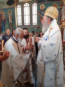 Ο Μητροπολίτης Χαλκίδος στις πυρόπληκτες περιοχές για τον εορτασμό της Κοιμήσεως της Θεοτόκου