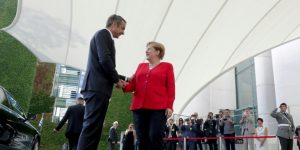 Der Spiegel: Ο Μητσοτάκης δεν ζητά χάρες, αλλά επενδύσεις