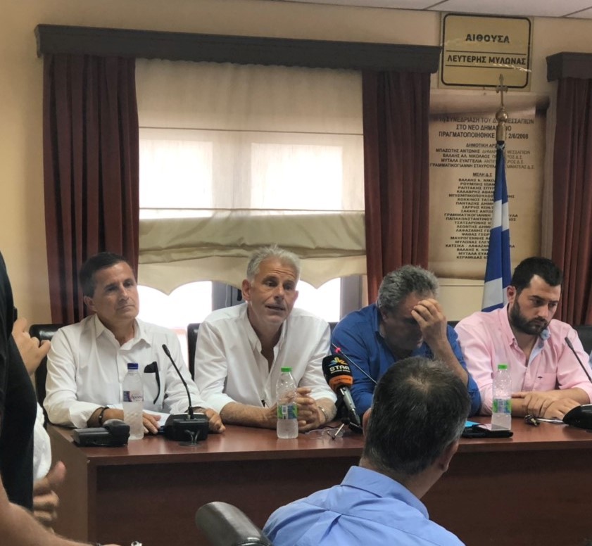 Ο Σπύρος Πνευματικός μαζί με τον Υπουργό Περιβάλλοντος και Ενέργειας στα Ψαχνά