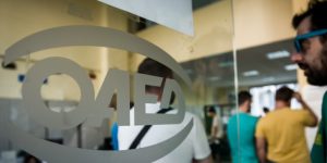 ΟΑΕΔ: «Τρέχουν» οι αιτήσεις για δύο επιδοτούμενα προγράμματα -Ποιοι θα λάβουν επίδομα 2.800 ευρώ