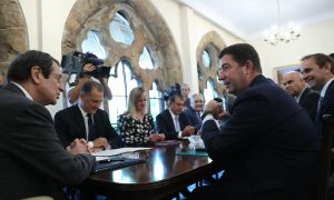 Κύπρος-Συνάντηση Αναστασιάδη με αντιπροσωπεία της Shell παρουσία Λακκοτρύπη Κύπρος-Συνάντηση Αναστασιάδη με αντιπροσωπεία της Shell παρουσία Λακκοτρύπη