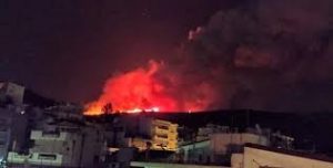 Φωτιά στον Υμηττό-Εκκενώσεις σπιτιών και διακοπές κυκλοφορίας