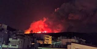 Φωτιά στον Υμηττό-Εκκενώσεις σπιτιών και διακοπές κυκλοφορίας