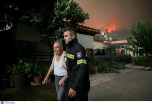 Μεγάλη φωτιά στην Εύβοια: Εκκενώνεται και τρίτο χωριό-Η πυρκαγιά κινείται ανεξέλεγκτη προς τον Σταυρό