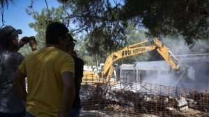 Άρχισε η κατεδάφιση επικίνδυνων κτιρίων στην Αθήνα