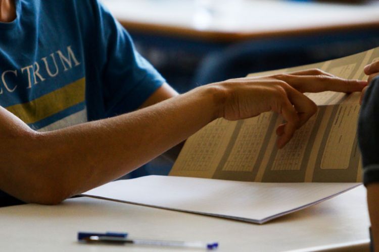 Αλλαγές στις πανελλήνιες εξετάσεις από το 2020 – Μειώνεται η ύλη σε έξι μαθήματα
