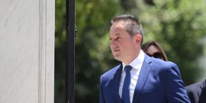 Πέτσας-Δεν τίθεται θέμα ανοίγματος των καταστημάτων όλες τις Κυριακές του χρόνου