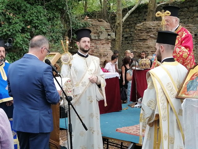 Ο Πέτρος Ποδάρας, προσφώνησε τον Οικουμενικό Πατριάρχη στην Ι. Μ. Παναγίας Φανερωμένης στην Κύζικο