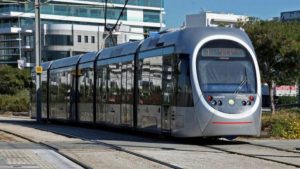 Νεκρός άνδρας που παρασύρθηκε από τραμ στον Άλιμο