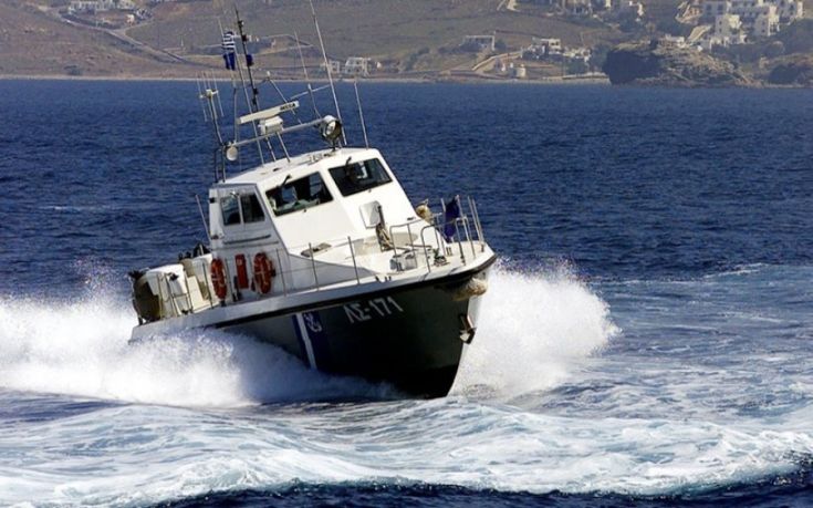 Αγνοούνται δύο άτομα σε φουσκωτό ανοιχτά της Γυάρου-Είχαν τηλεφωνήσει για βοήθεια στο λιμεναρχείο Κέας