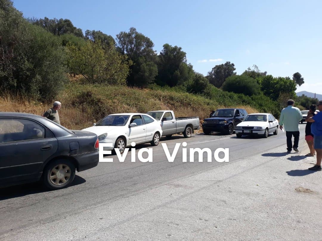 Καραμπόλα τριών ΙΧ αυτοκινήτων στο Βέλος Ευβοίας-ΦΩΤΟ