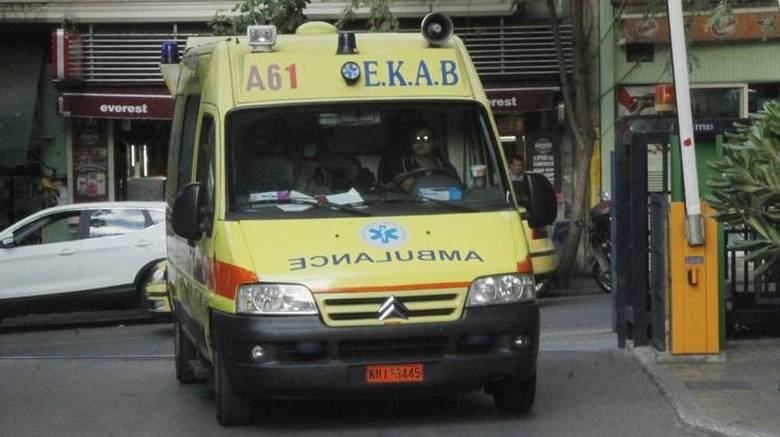 Αυτοκίνητο έπεσε σε χαράδρα στην Οκτωνιά Ευβοίας