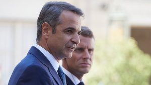 Το «ταμείο» της συνάντησης Μητσοτάκη-Μακρόν