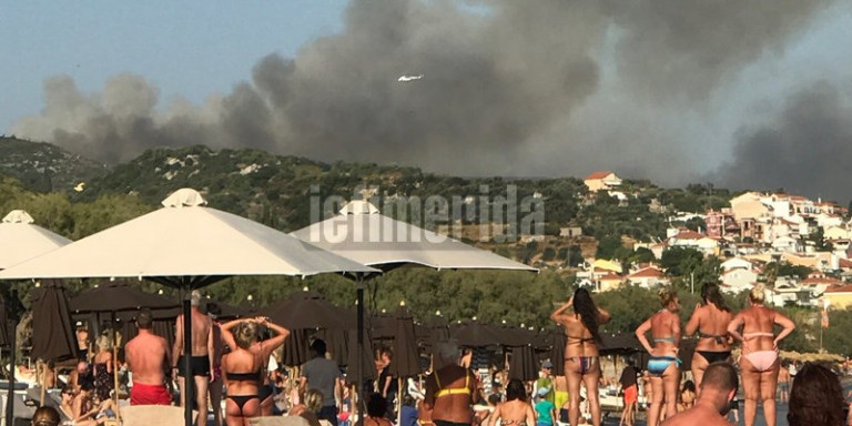 Σάμος-Μεγάλη φωτιά στον Μεσόκαμπο-Εκκενώνονται 2 ξενοδοχεία