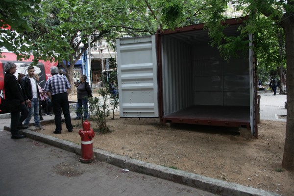 Εξάρχεια: Ξηλώθηκε το «ΚΕΠ» των αναρχικών από την Αστυνομία