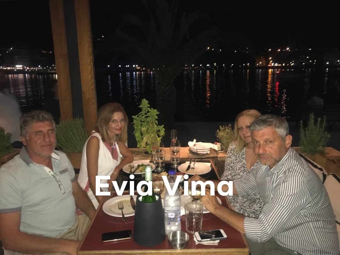 Στην παραλία μετά την πρώτη συνεδρίαση