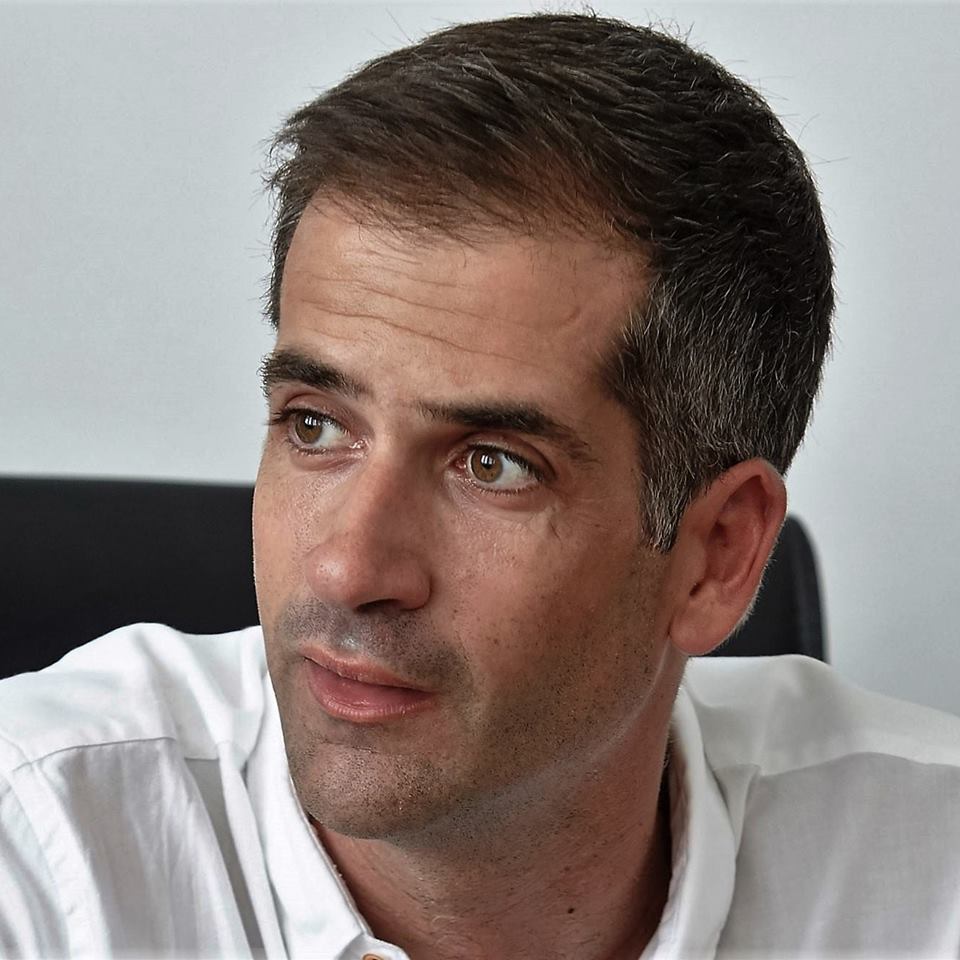 <<Τριάντα χρόνια σκέφτομαι αν σε κάνω υπερήφανο>> έγραψε ο Κώστας Μπακογιάννης για τον πατέρα του