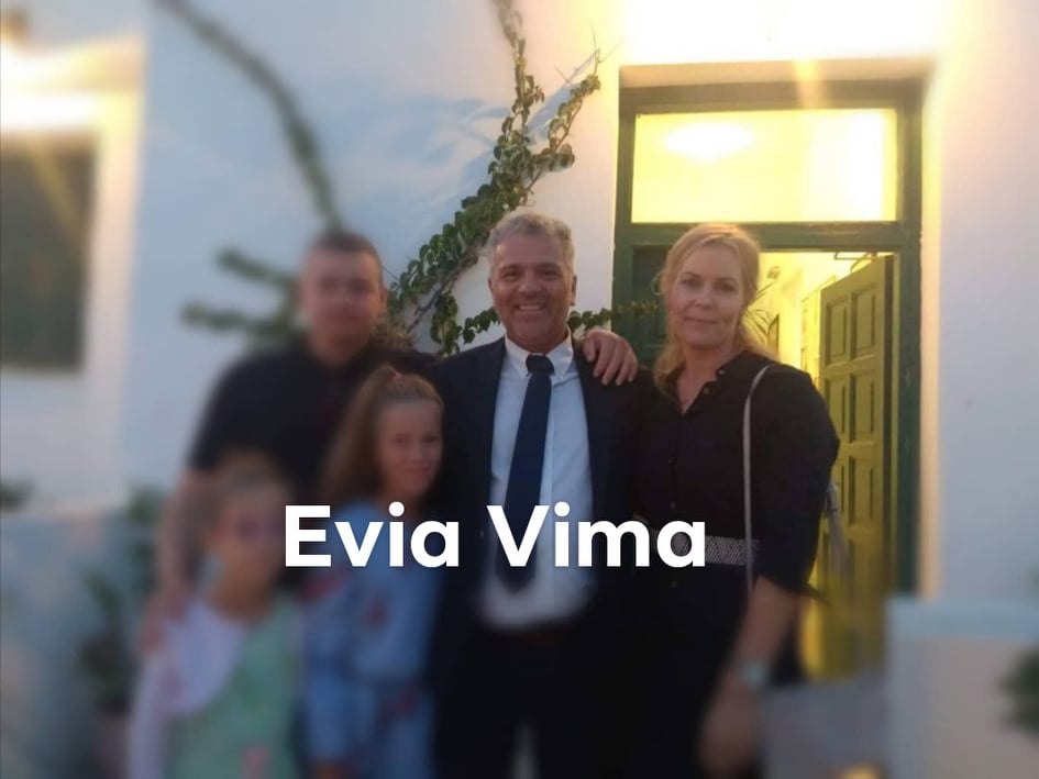 Με την οικογένεια πλάι του ο Νίκος Μαυρίκος