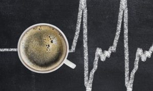 Πότε ο καφές γίνεται επικίνδυνος για την καρδιακή υγεία των νέων