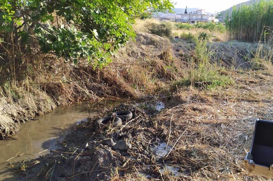 Καθαρισμός καναλιών στη Λ. Άμμο και στην περιοχή του Δοκού