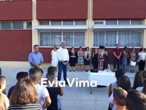 Στον αγιασμό στο 2ο Δημοτικό Σχολείο Αλιβερίου ο αντιδήμαρχος Χρήστος Σαμαράς