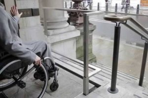 Αυθαίρετα τα κτίρια που δεν έχουν πρόσβαση σε ΑμΕΑ