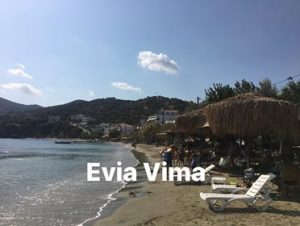 Καλά κρατούν τα μπάνια στην παραλία των Αγίων Αποστόλων Πετριών  [ΒΙΝΤΕΟ&ΦΩΤΟ]