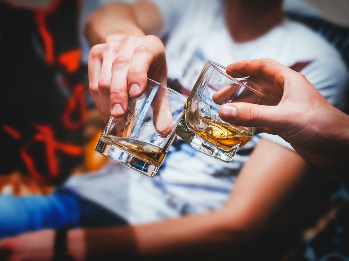 Παγκόσμιος Οργανισμός Υγείας: Οι Eλληνες πίνουν λιγότερο αλκοόλ