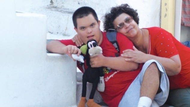 Ο Ιωακείμ ξεπέρασε το σύνδρομο Down, μιλά 4 γλώσσες και ξέρει 3 μουσικά όργανα