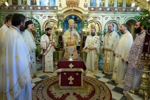 Ο Μητροπολίτης Χαλκίδος στην πανηγυρίζουσα Ενορία του Αγίου Ιωάννου του Θεολόγου Μαντουδίου Ο Μητροπολίτης Χαλκίδος στην πανηγυρίζουσα Ενορία του Αγίου Ιωάννου του Θεολόγου Μαντουδίου