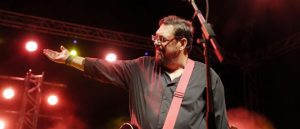 Λαυρέντης Μαχαιρίτσας: Η πορεία του σπουδαίου τραγουδοποιού που έφυγε ξαφνικά από τη ζωή