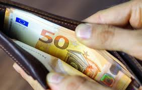 Αυξήσεις σε μισθούς και συντάξεις: Δείτε ποιοι θα πάρουν χρήματα τους επόμενους μήνες