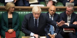 Συντριβή Τζόνσον -Απετράπη το  άτακτο Brexit