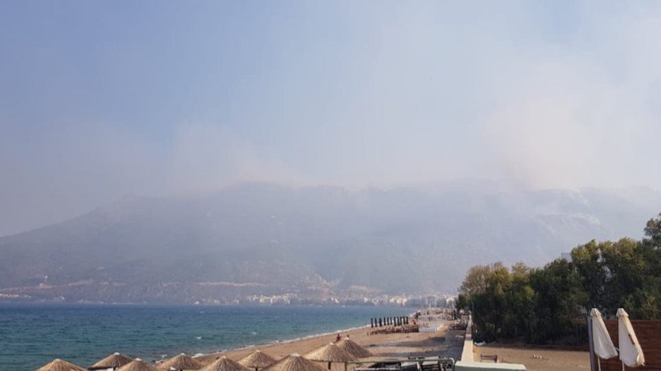 Φωτιά στο Λουτράκι: Ενισχύθηκαν οι πυροσβεστικές δυνάμεις