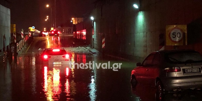 Κακοκαιρία χτύπησε την Θεσσαλονίκη-Πλημμύρισε ο περιφερειακός και εγκλωβίστηκαν οδηγοί [ΒΙΝΤΕΟ]