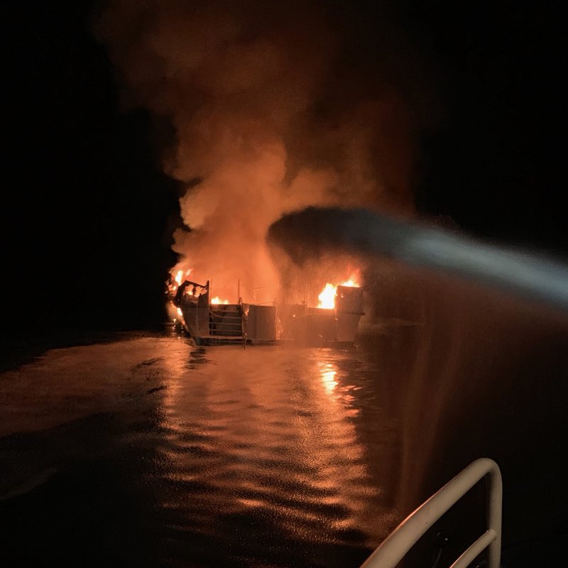Σκάφος έπιασε φωτιά στην Καλιφόρνια -Φόβοι για 34 νεκρούς