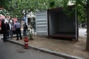 Εξάρχεια: Ξηλώθηκε το «ΚΕΠ» των αναρχικών από την Αστυνομία