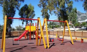Αυστηρή προειδοποίηση Κικίλια για απαγόρευση καπνίσματος και στις παιδικές χαρές-ΒΙΝΤΕΟ