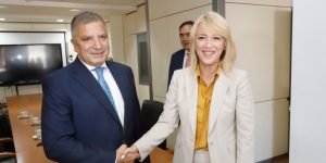 Η Δούρου παρέδωσε την Περιφέρεια Αττικής στον Πατούλη-ΦΩΤΟ