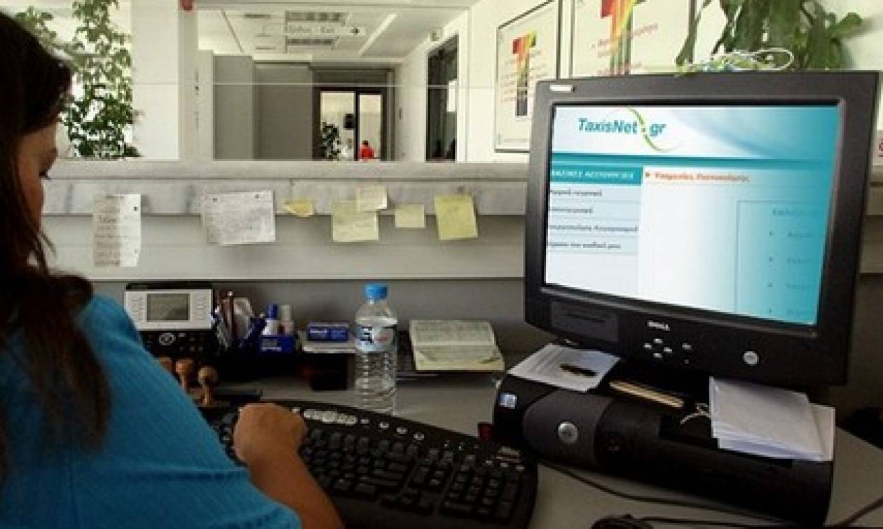 Πώς η εφορία βάζει χέρι σε κοινούς τραπεζικούς λογαριασμούς