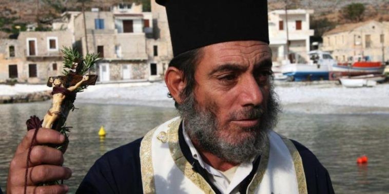 Αυτός είναι το κτήνος με το ράσο. Βίαζε την 9χρονη κόρη της ερωμένης του