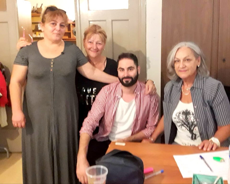 H ομάδα Αλληλεγγύης Αλιβερίου πρόσφερε ρούχα και τρόφιμα σε άπορες οικογένειες (ΦΩΤΟ)