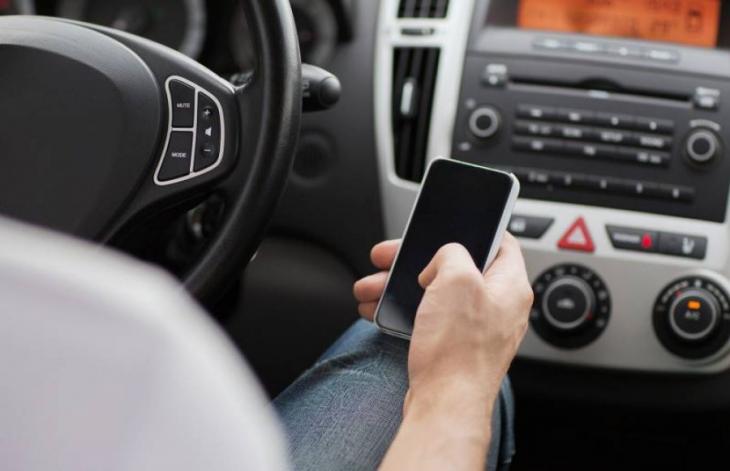 Bluetooth ή πρόστιμο για χρήση τηλεφώνου στο αυτοκίνητο – Τέλος το handsfree, όλες οι αλλαγές