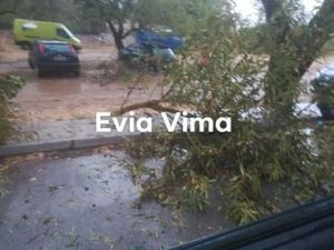 Η ώρα της σφοδρής καταιγίδας στο Αυλωνάρι-ΒΙΝΤΕΟ Η ώρα της σφοδρής καταιγίδας στο Αυλωνάρι-ΒΙΝΤΕΟ