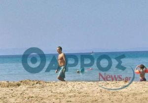 Στην Καλογριά της Στούπας για μπάνιο ο Κυριάκος Μητσοτάκης-ΦΩΤΟ